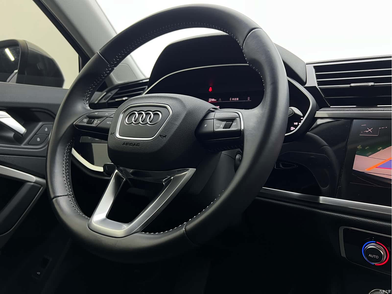 Audi Q3, 2022 13