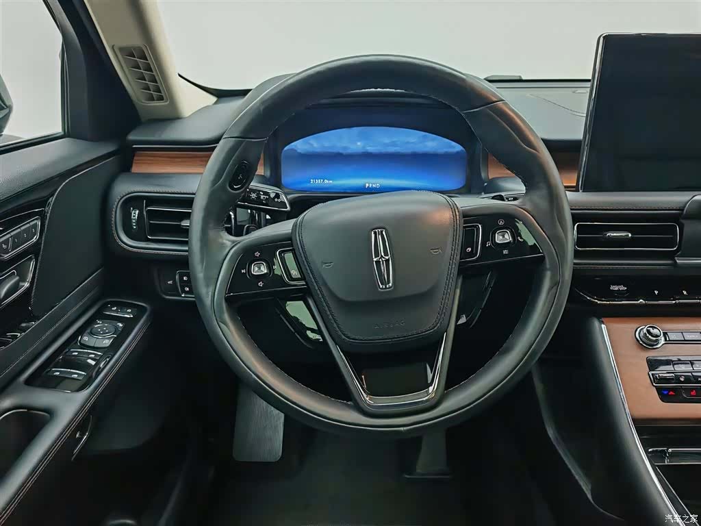 Lincoln Aviator, 2023 11
