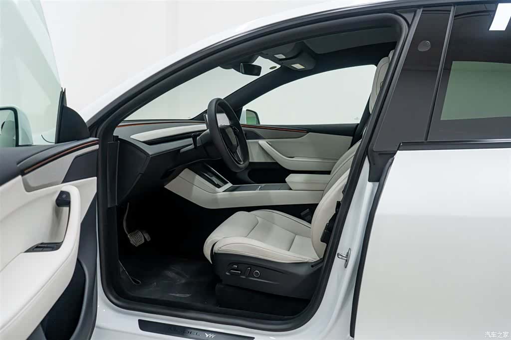 Tesla Model Y, 2025 14