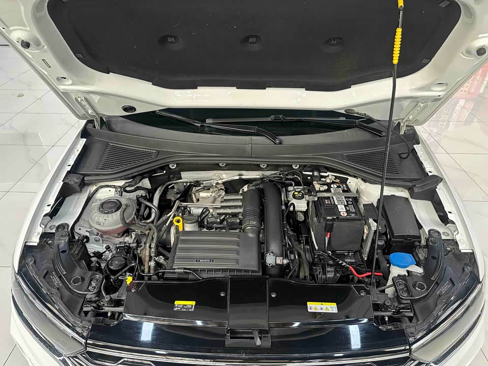 Volkswagen T-ROC exploring Songs