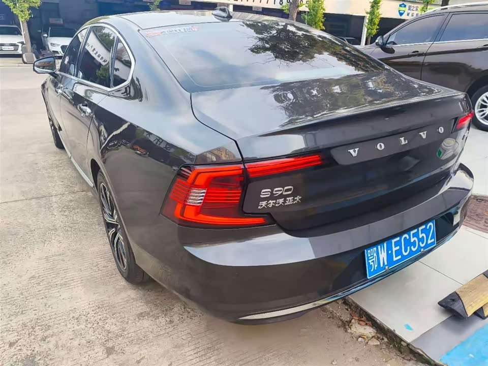 Volvo S90