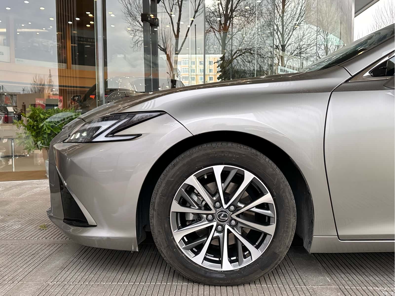 Lexus ES, 2025 10