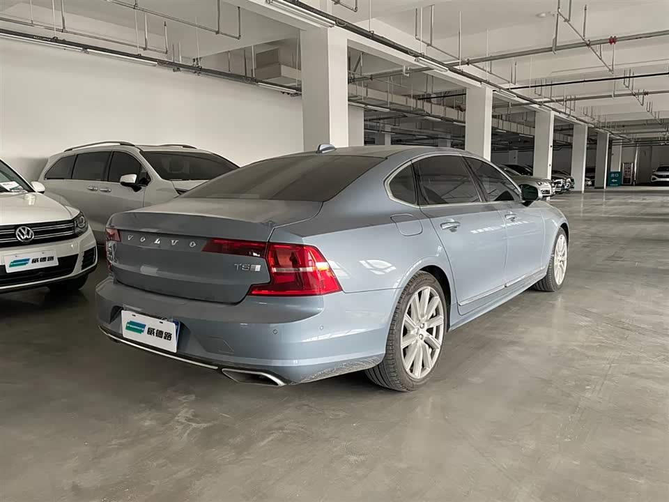 Volvo S90