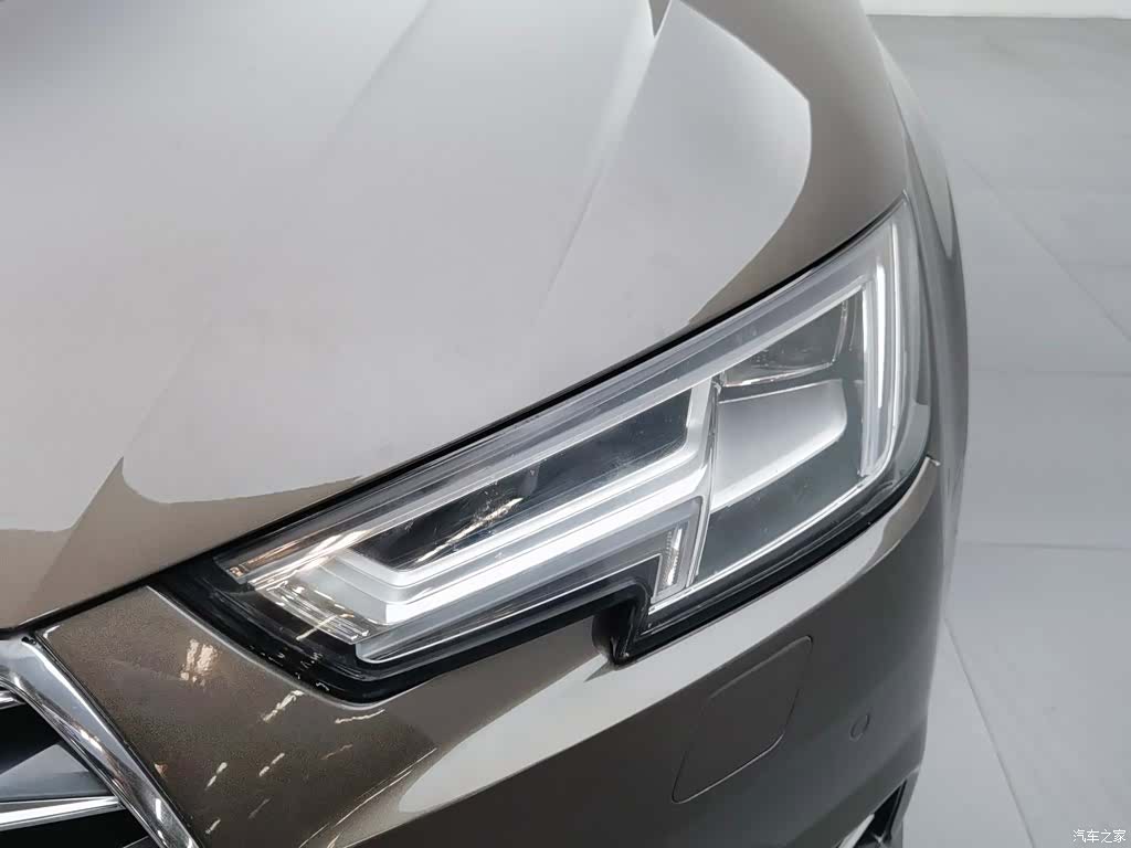 Audi A4L, 2019 все фото