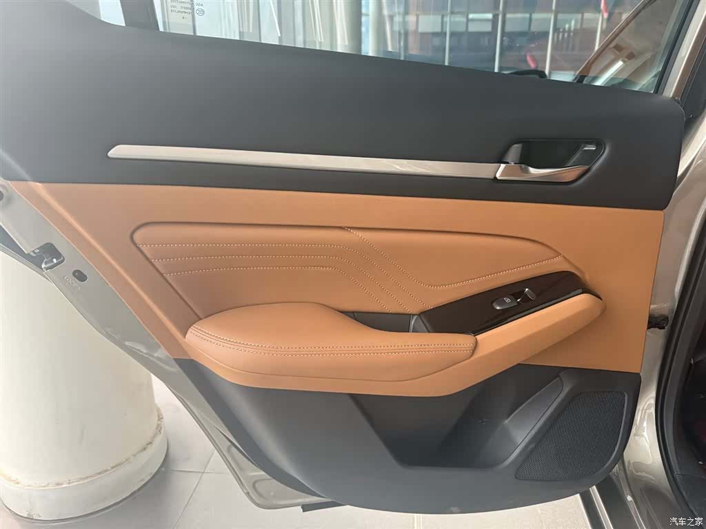 Nissan Teana, 2025 18