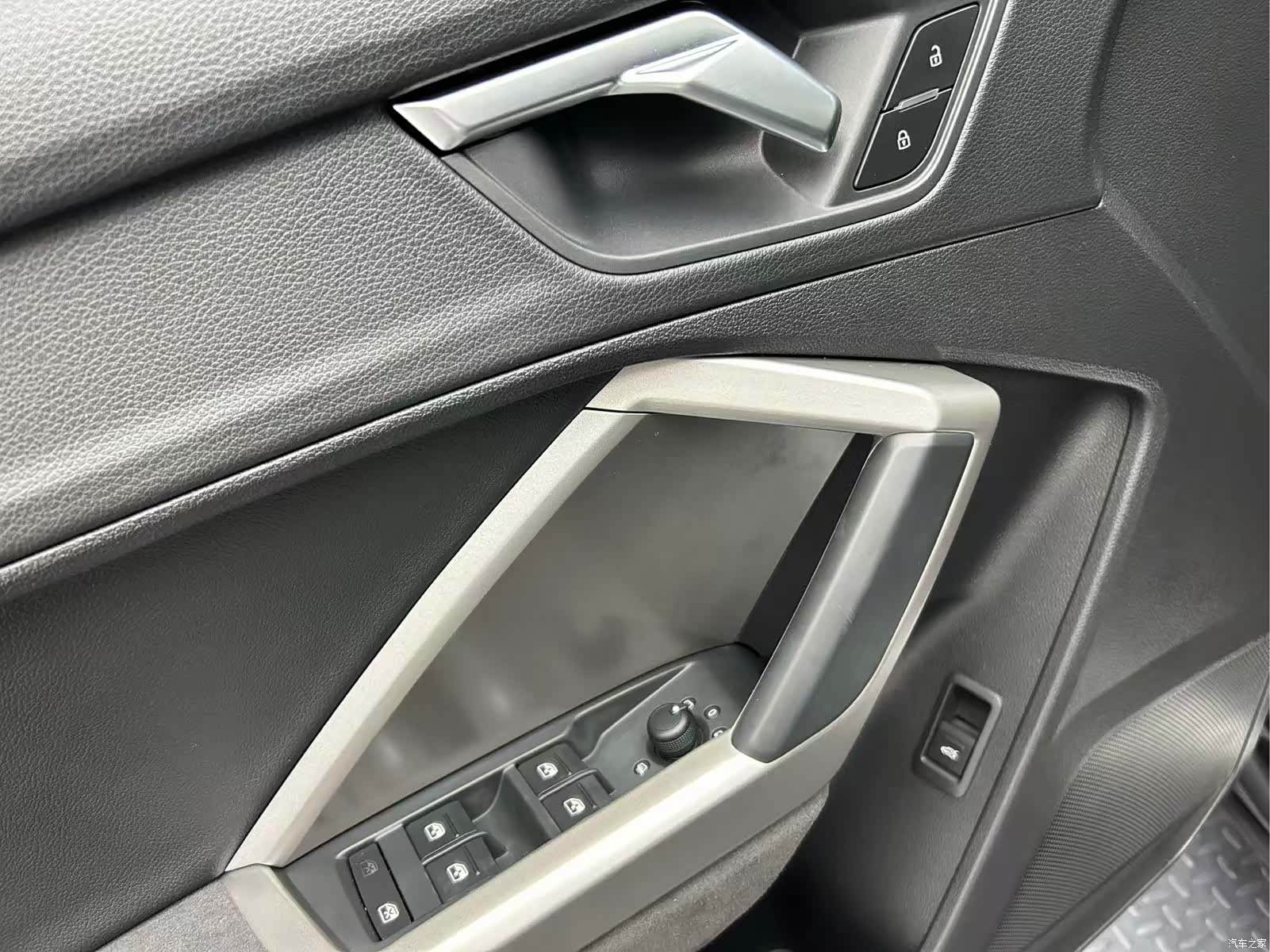 Audi Q3, 2022 11