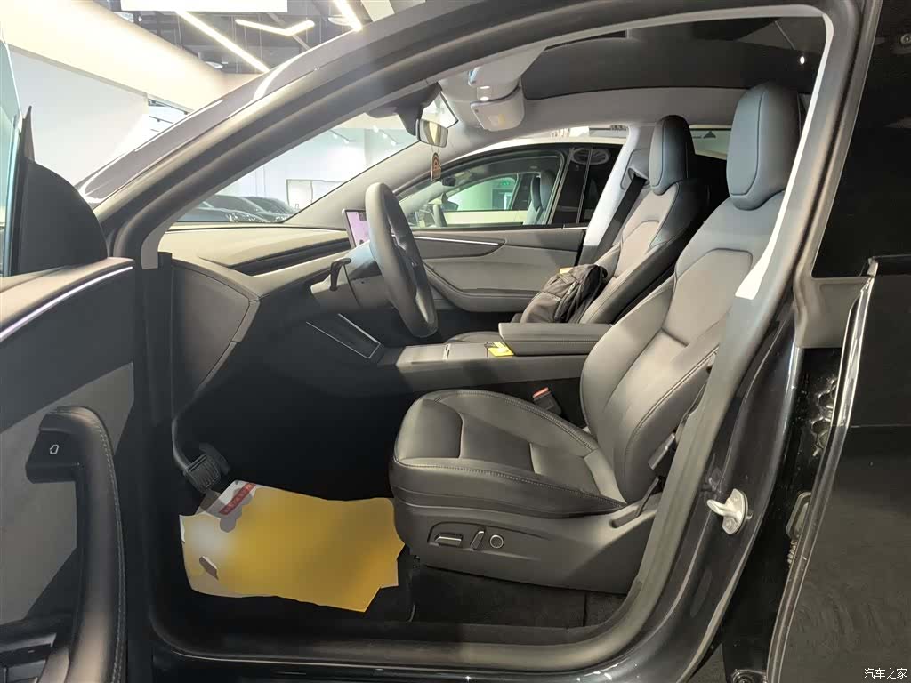 Tesla Model Y, 2025 11