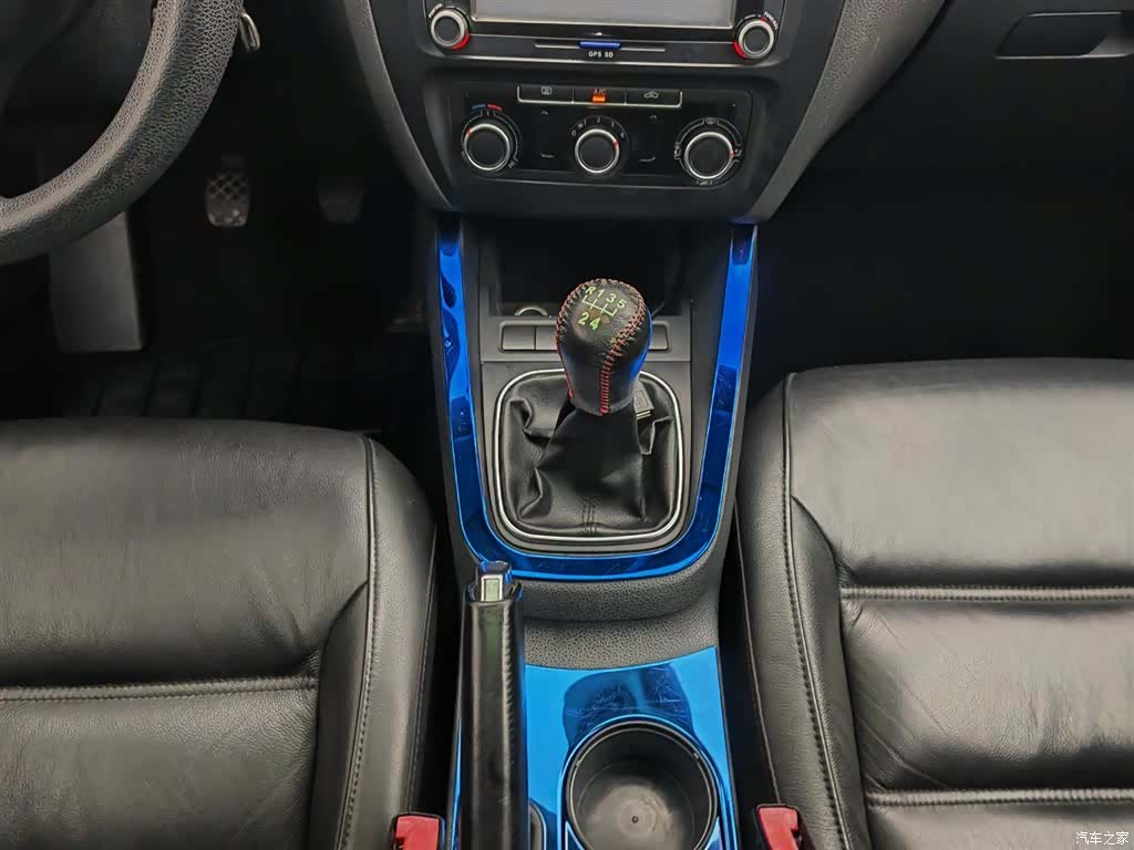 Volkswagen Sagitar, 2013 13