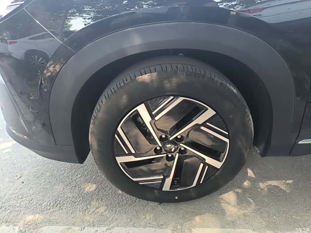 Wuling Starlight, 2025 23