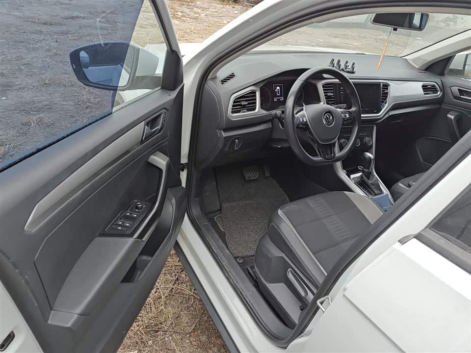 Volkswagen T-ROC exploring Songs