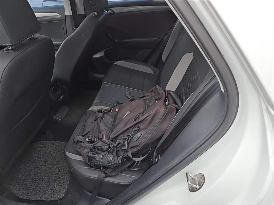 Volkswagen T-ROC exploring Songs