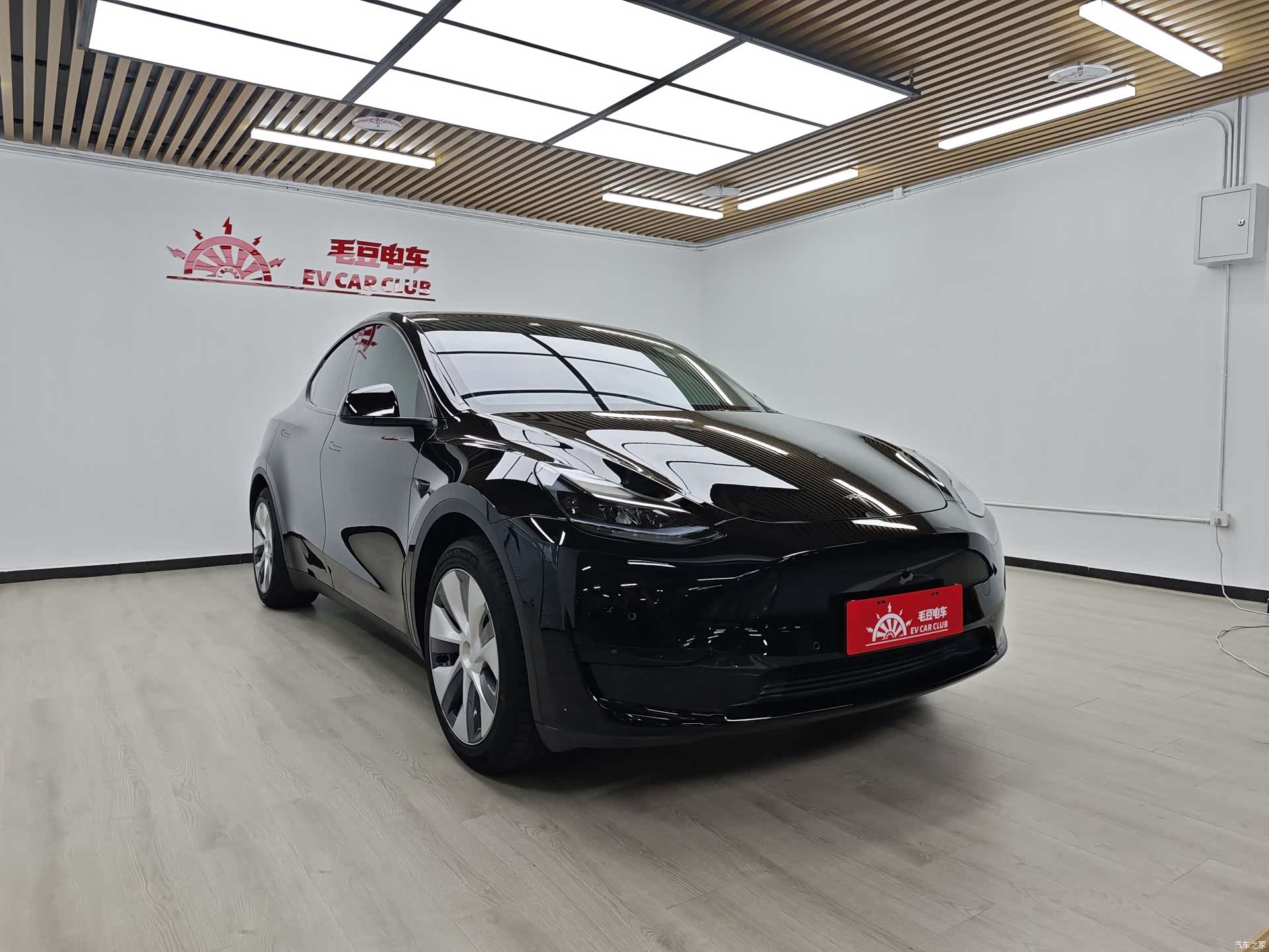 Tesla Model Y, 2023 2
