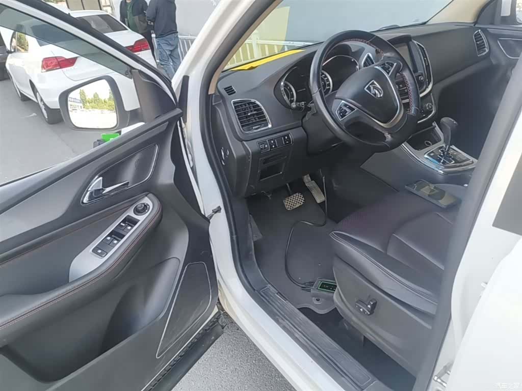 Wuling 560, 2017 16