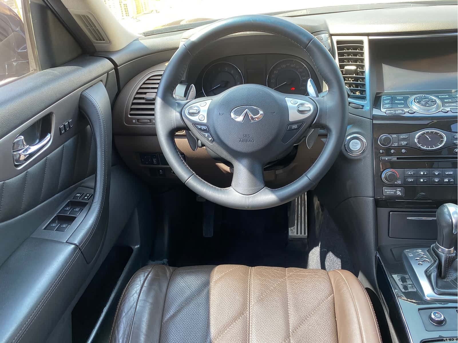 Infiniti QX70, 2014 11