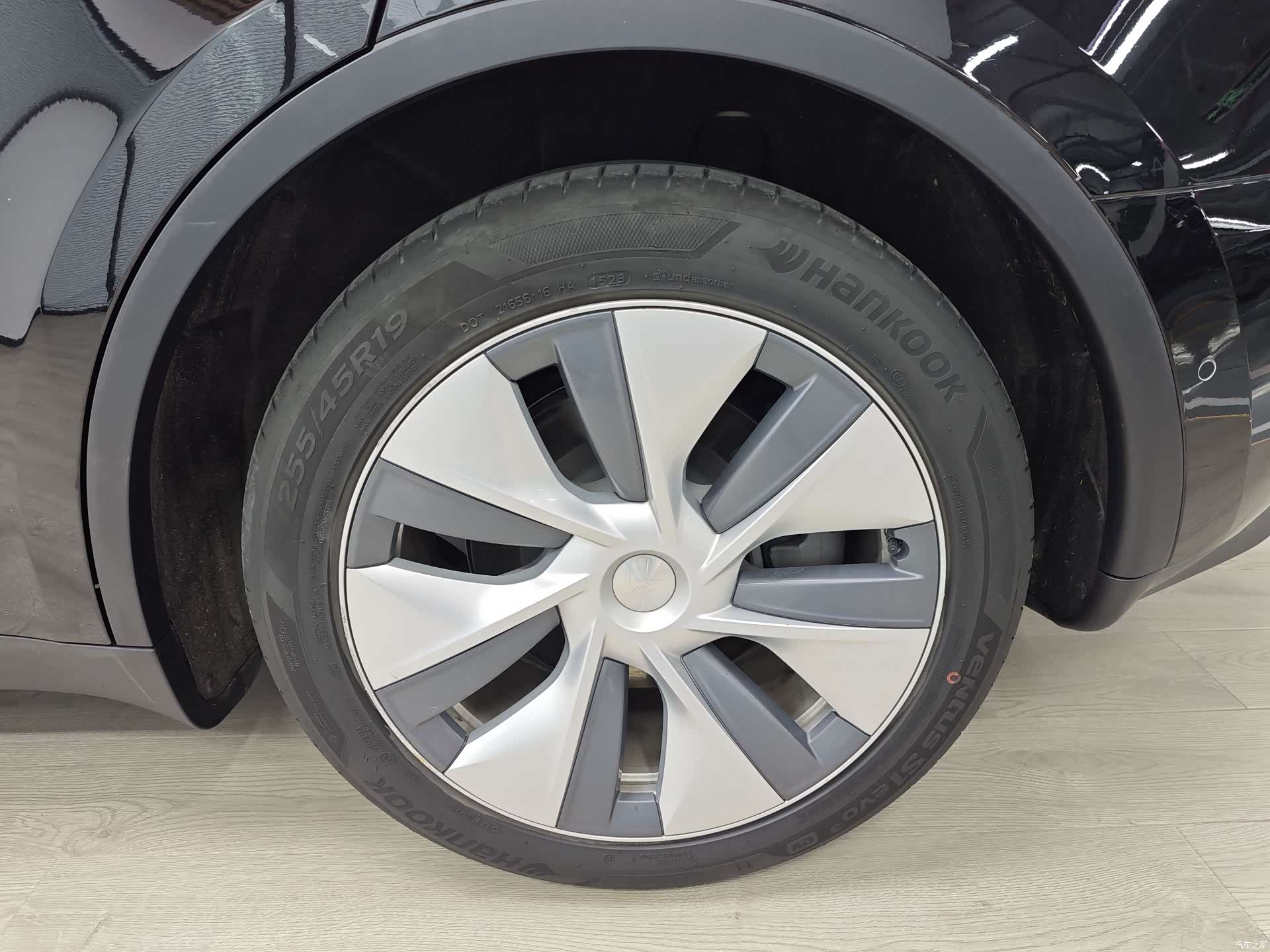 Tesla Model Y, 2023 52