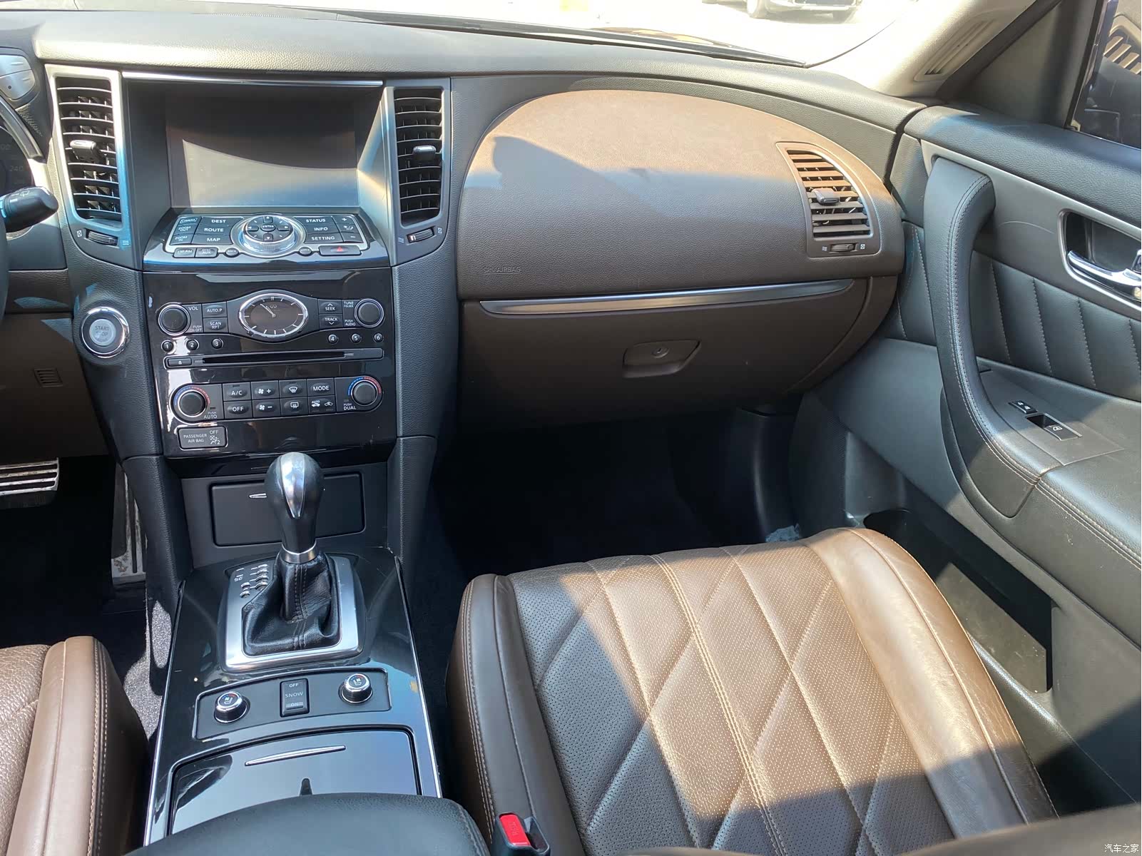 Infiniti QX70, 2014 12
