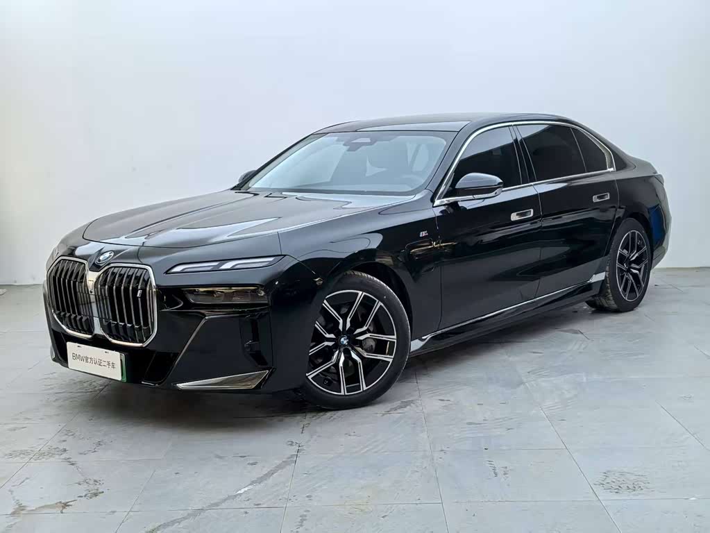 BMW i7