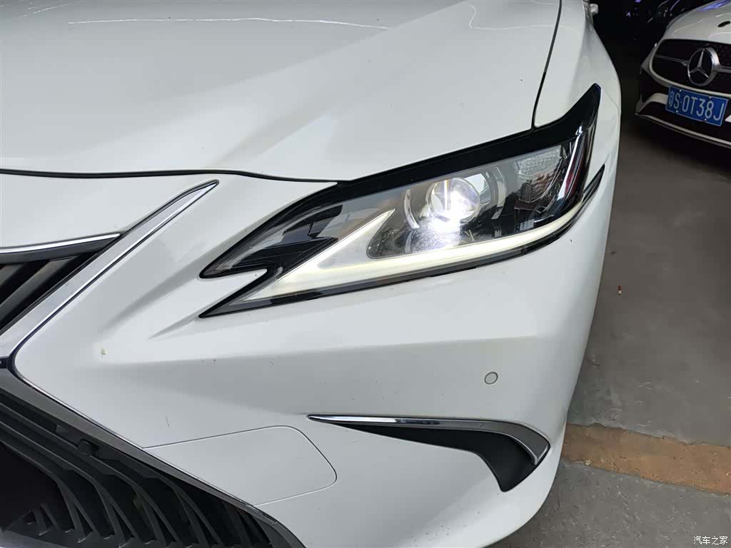 Lexus ES, 2018 18