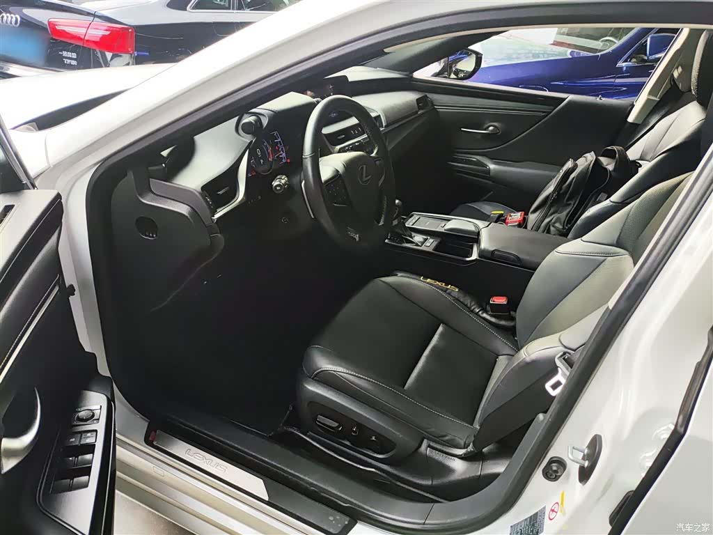 Lexus ES, 2018 12