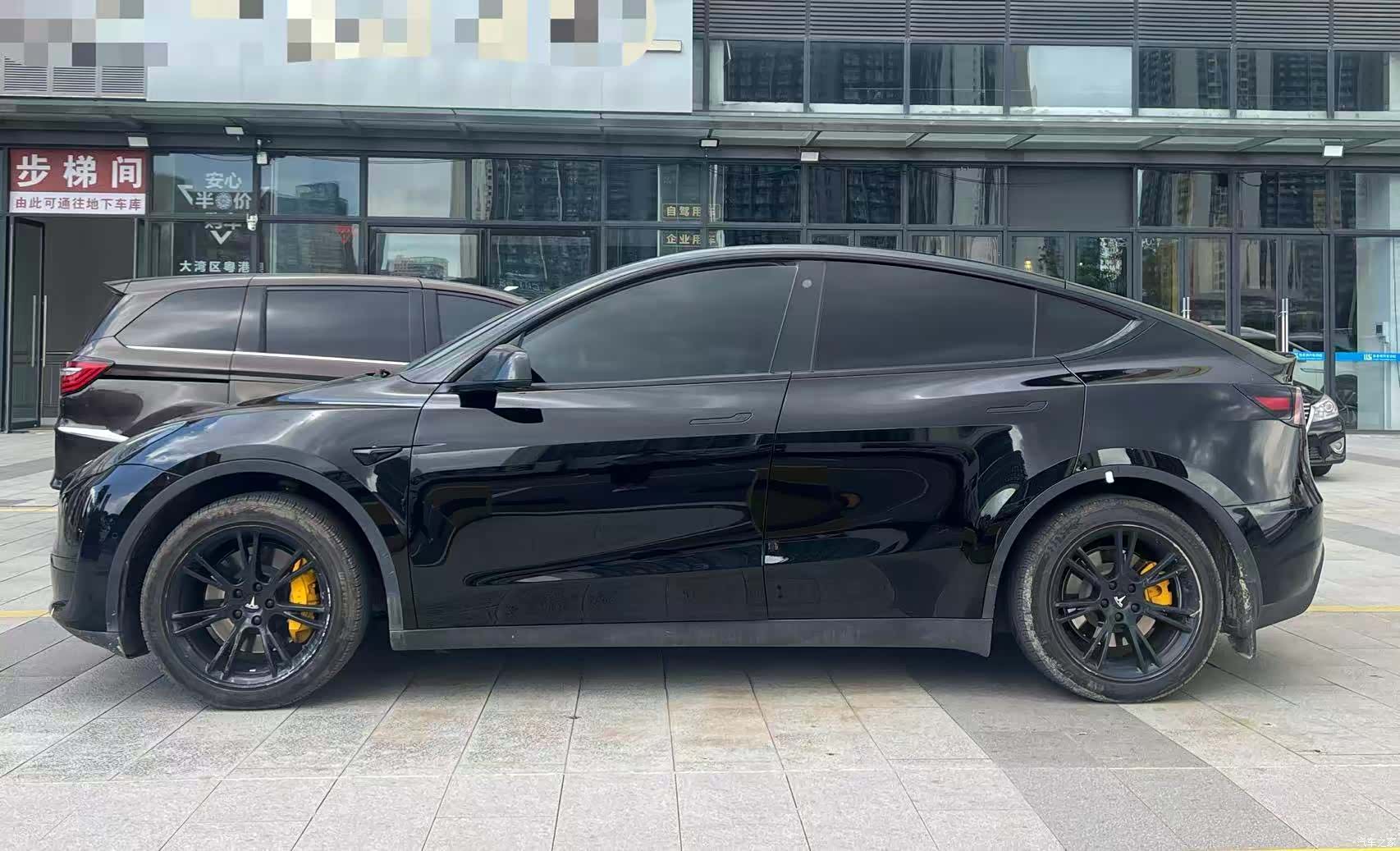 Tesla Model Y, 2023 все фото