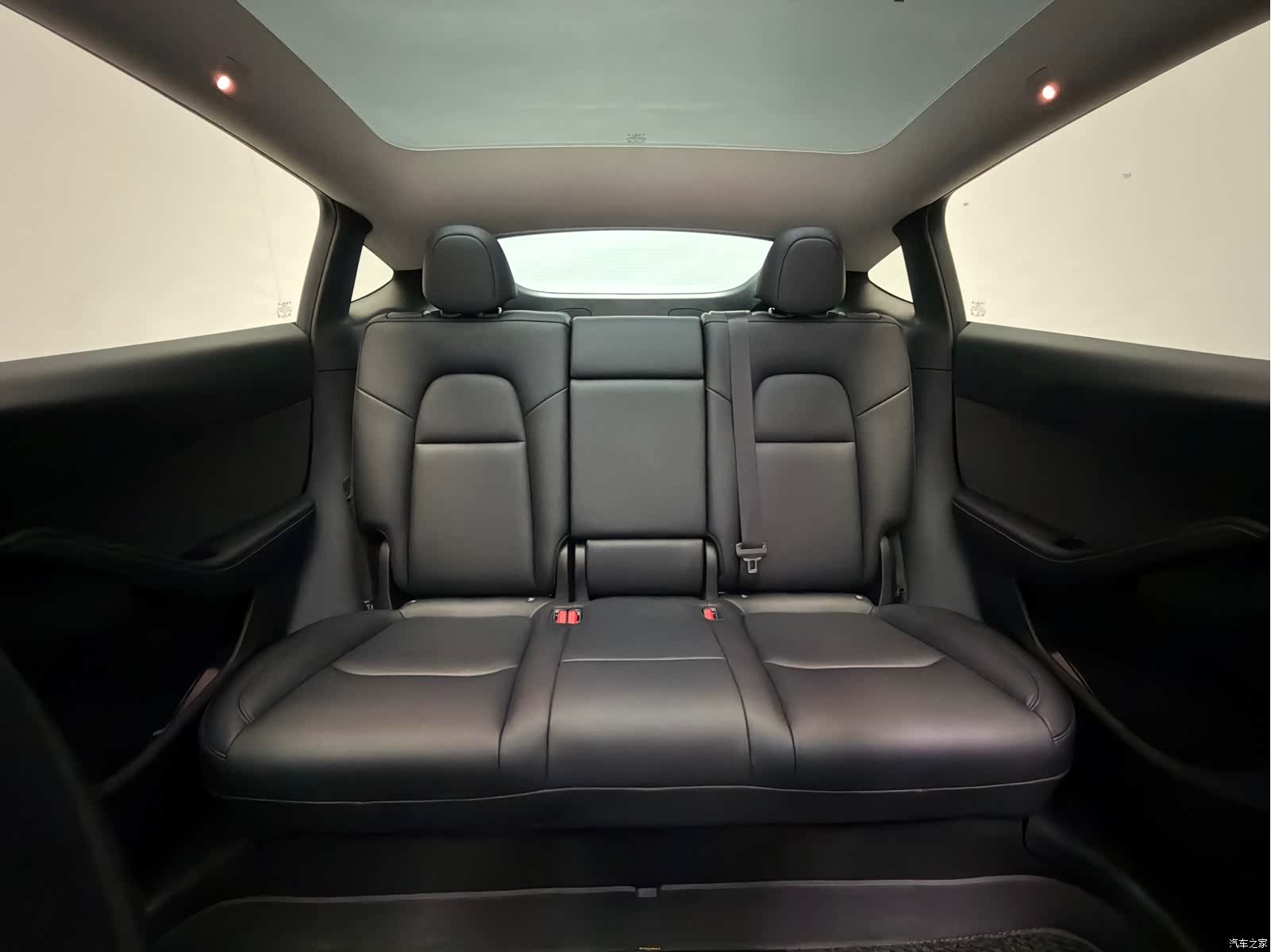 Tesla Model Y, 2024 11