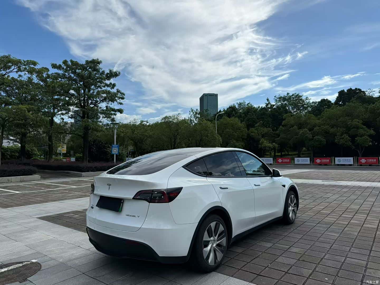 Tesla Model Y, 2023 7