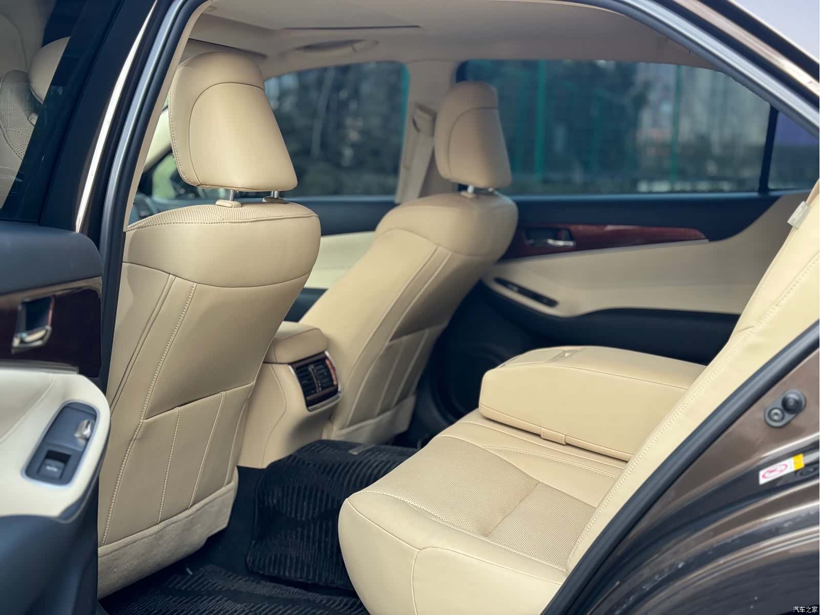 Toyota Crown, 2016 9