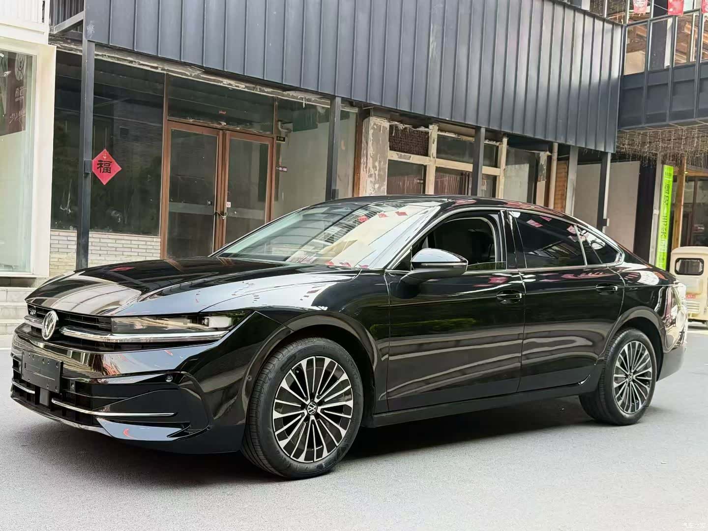 Volkswagen Magotan, 2025 1