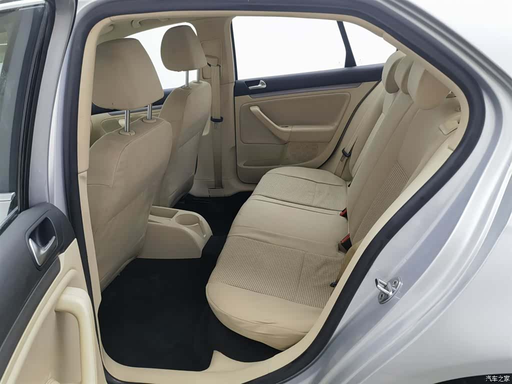 Volkswagen Sagitar, 2011 15