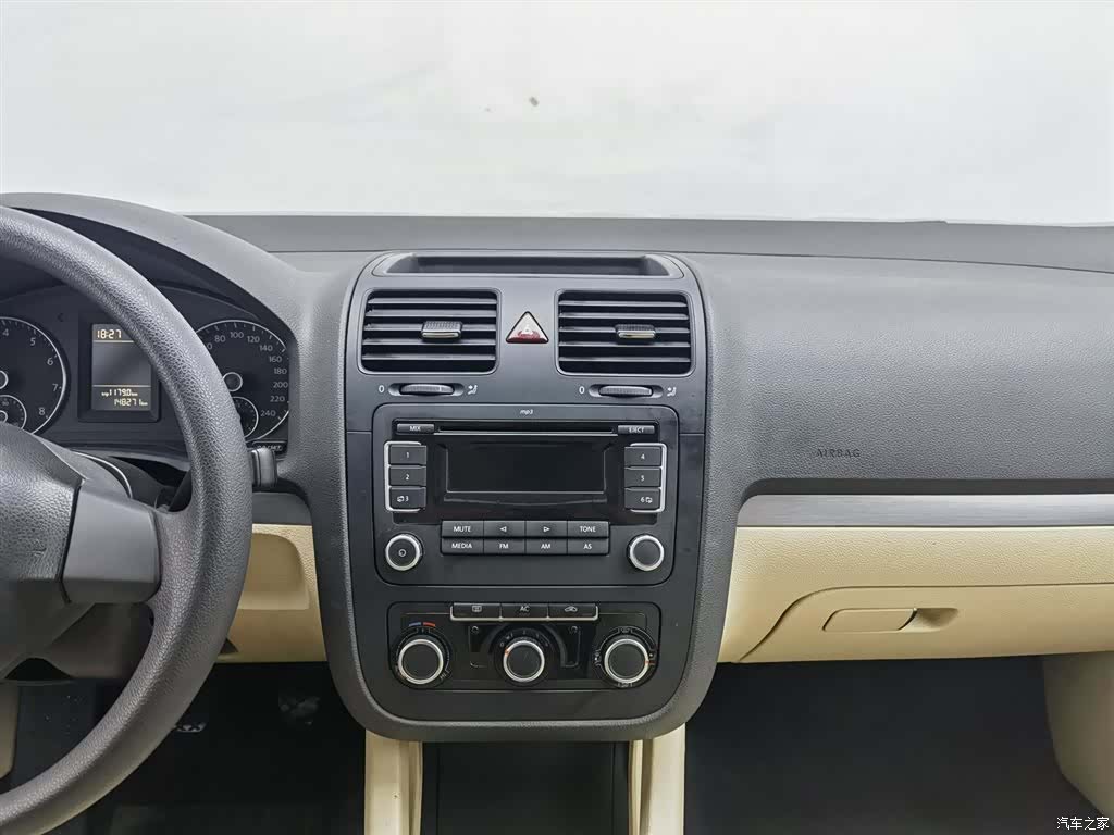 Volkswagen Sagitar, 2011 12