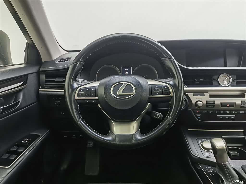 Lexus ES, 2016 11