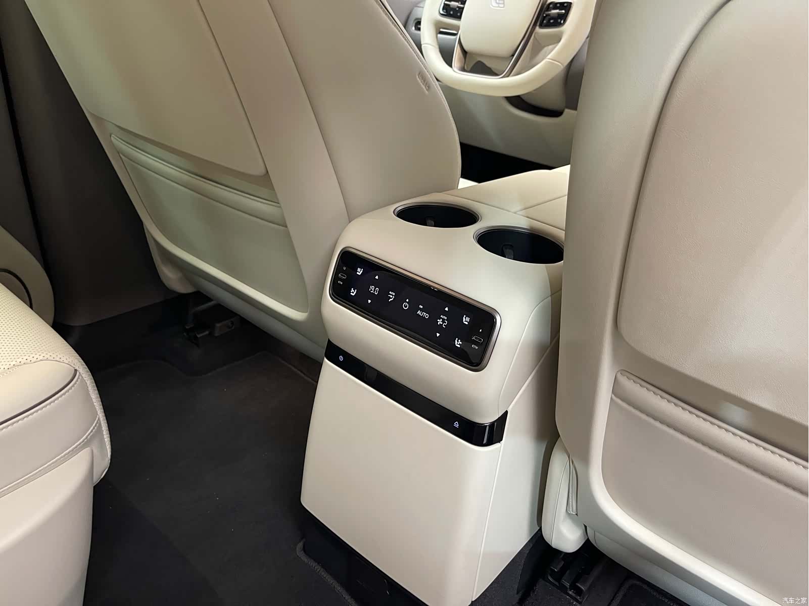 Li Auto i8, 2025 14