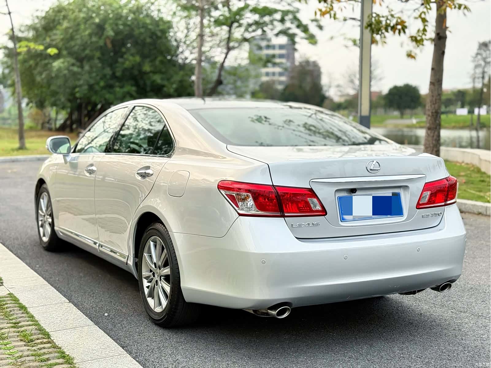 Lexus ES, 2010 3
