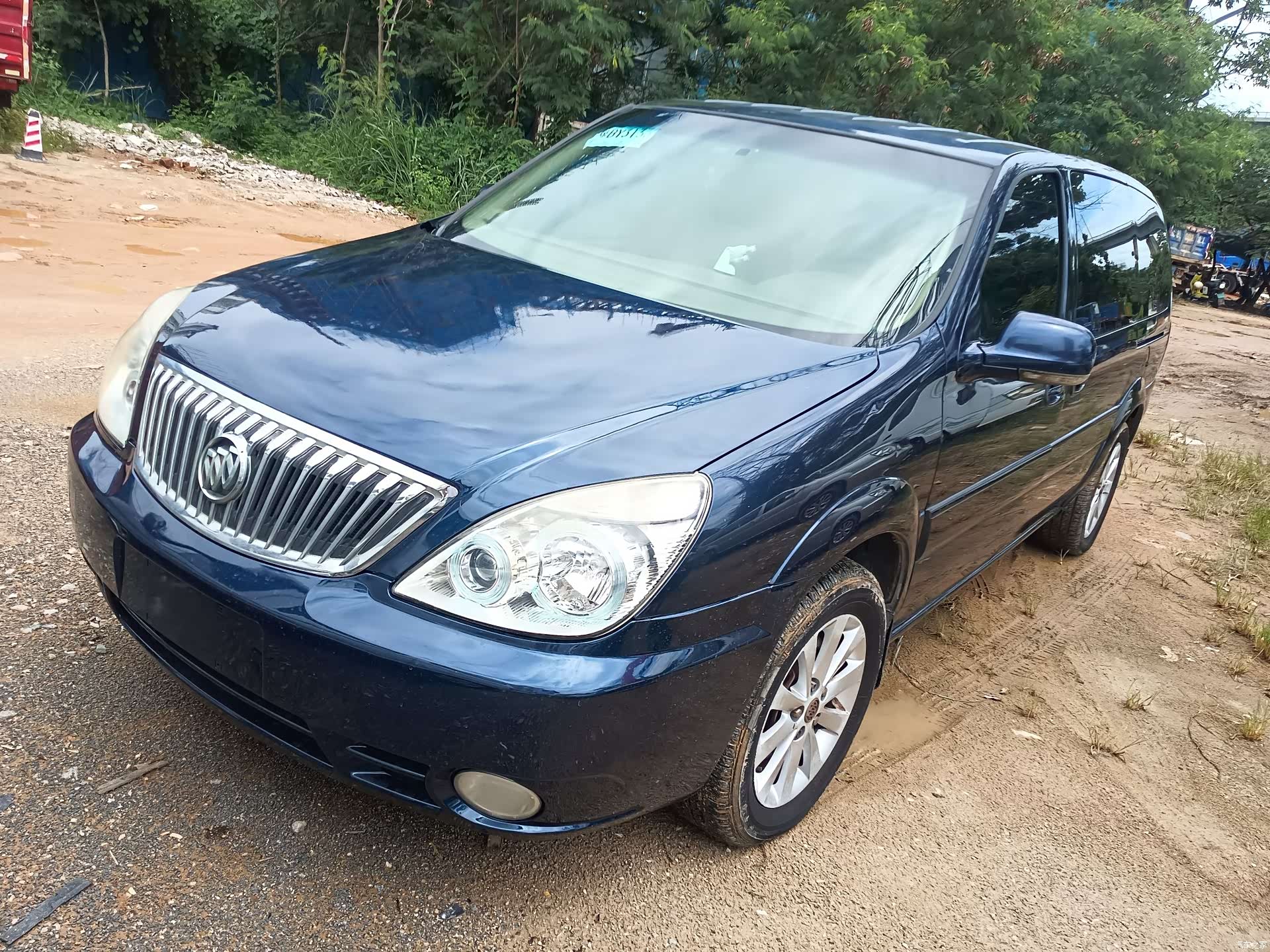 Buick GL8, 2012 3