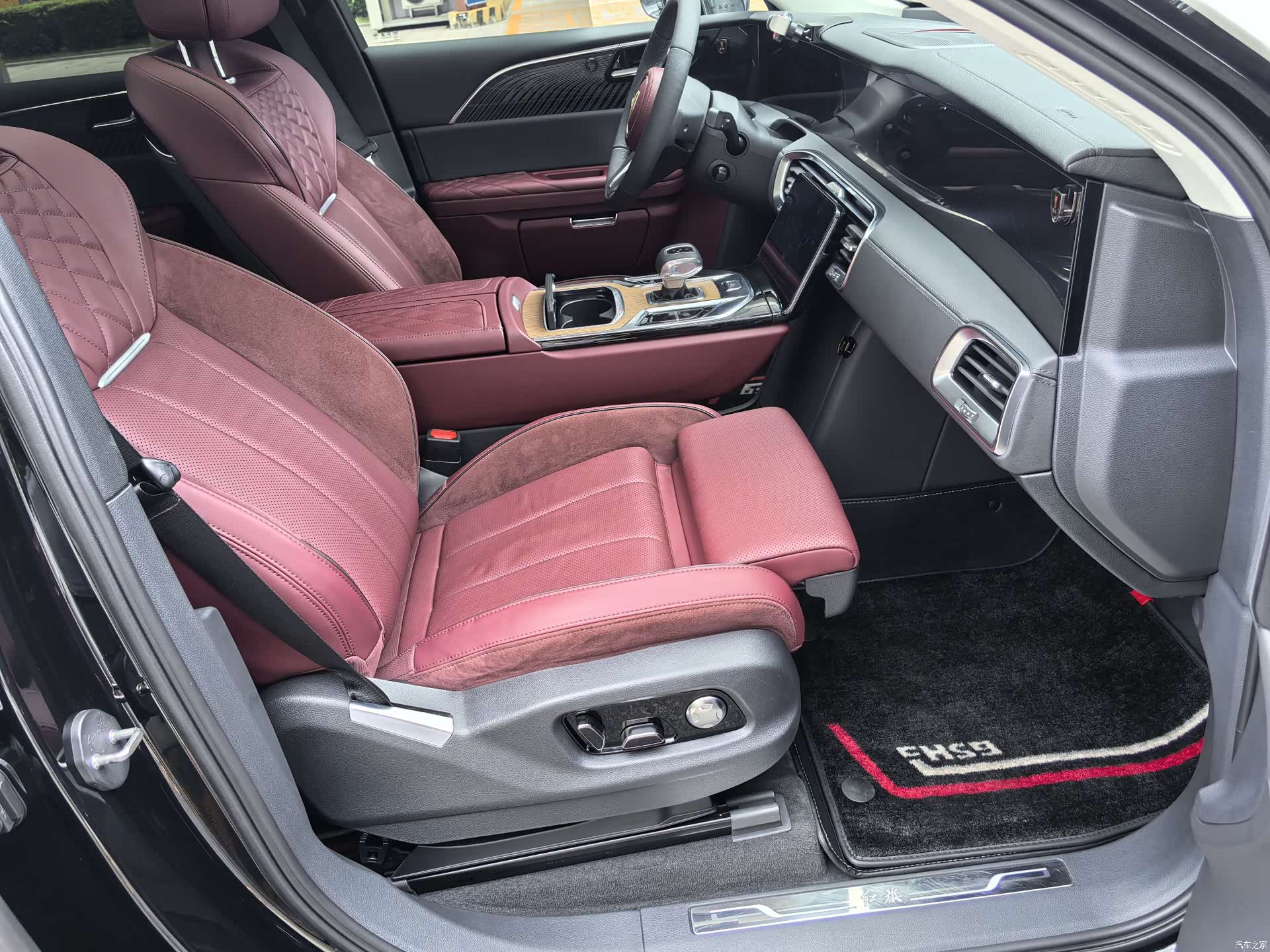 Hongqi E-HS9, 2023 11