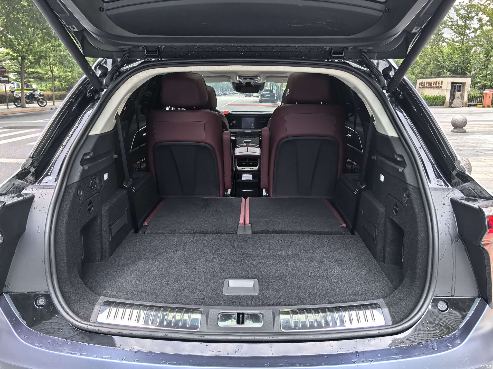Hongqi E-HS9, 2023 21