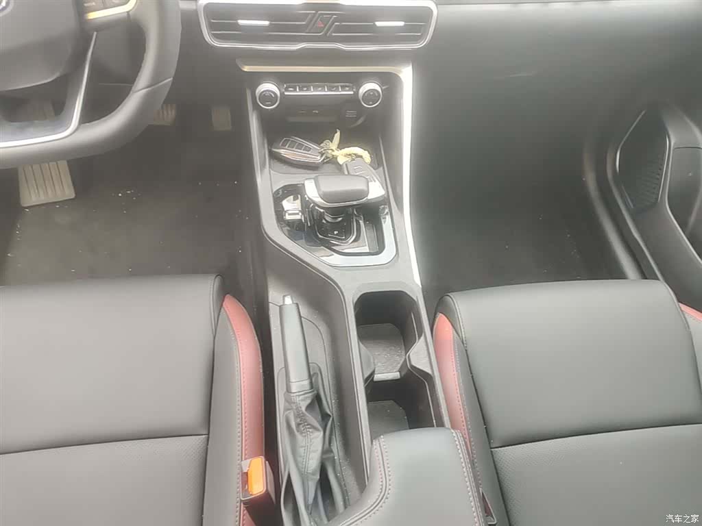 Geely Coolray, 2023 14