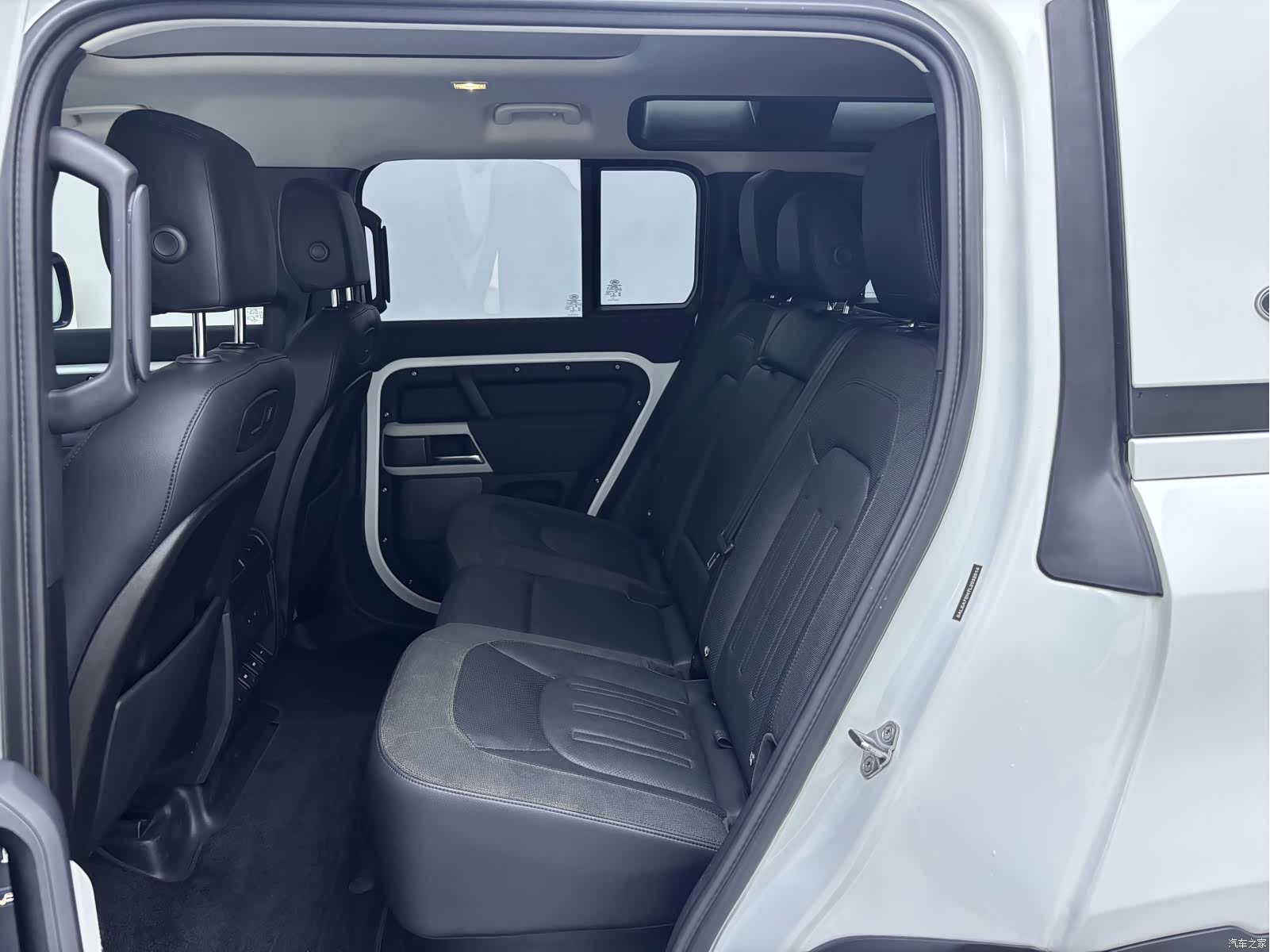 Land Rover Defender, 2022 10