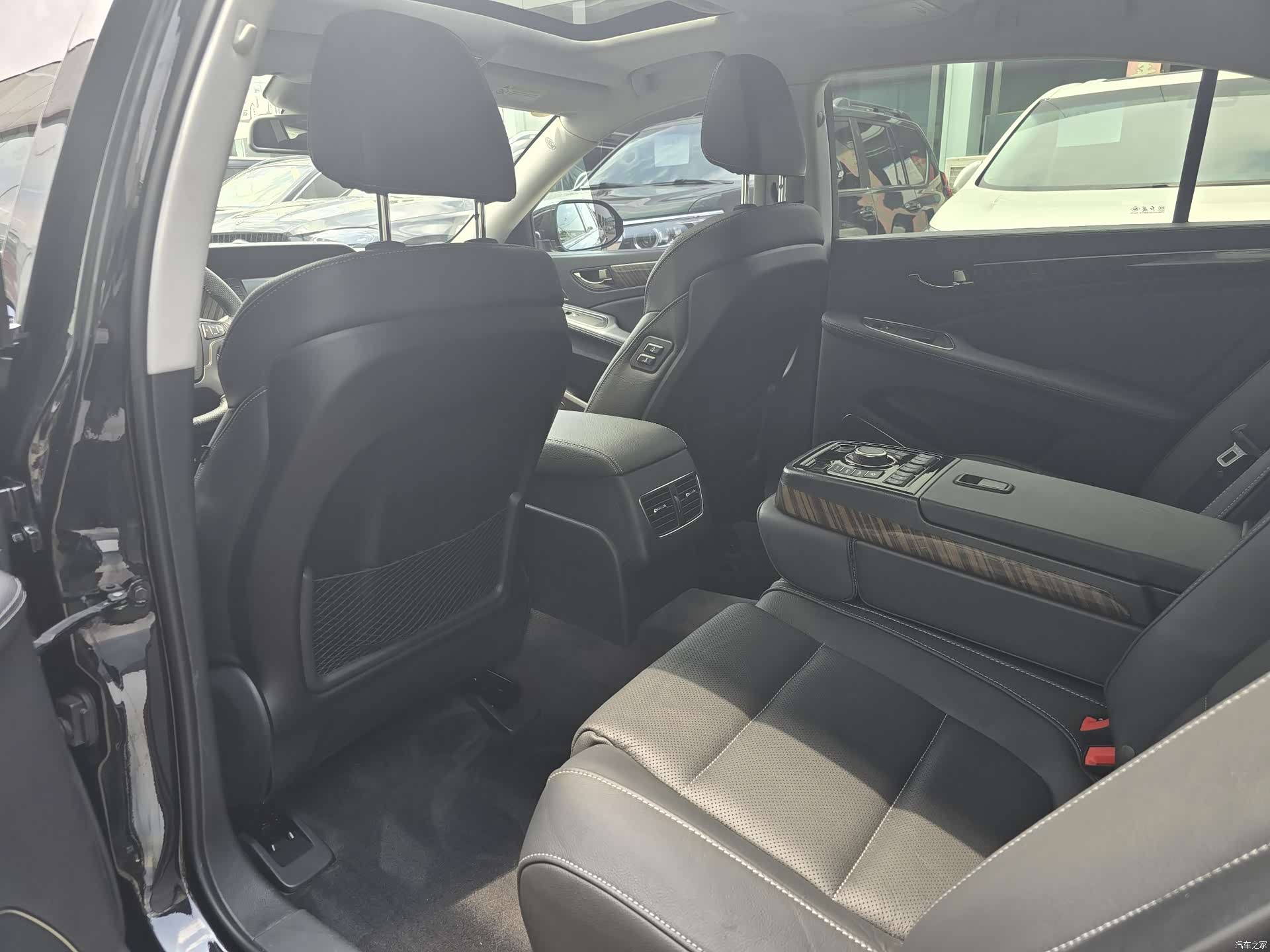 Hongqi H7, 2023 9