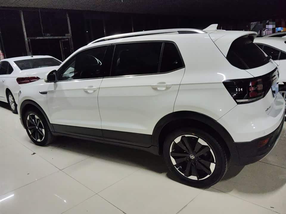 Volkswagen Exploring the shadow