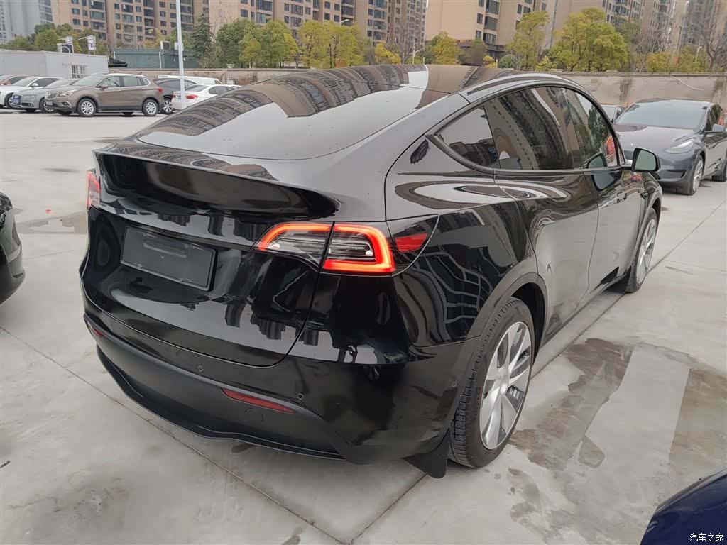 Tesla Model Y, 2023 7