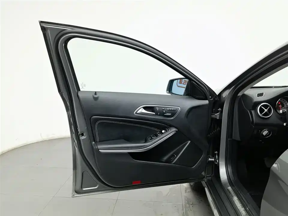 Mercedes-Benz GLA Mercedes-Benz GLA