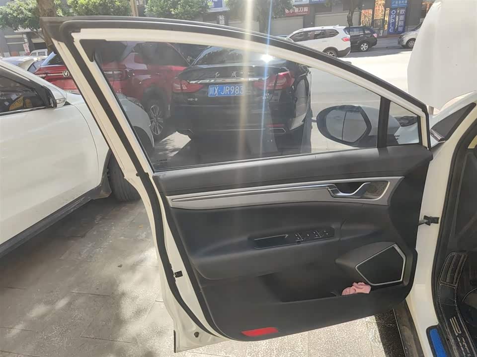 Geely Emgrand GS