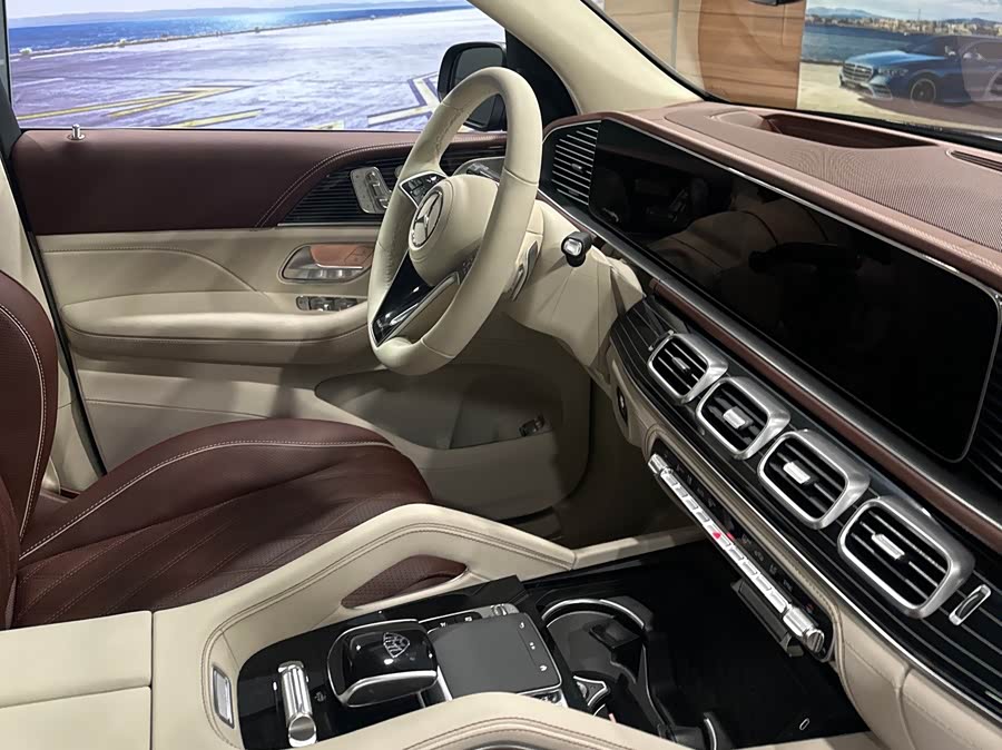 Mercedes-Benz Maybach GLS 2026, фото 11
