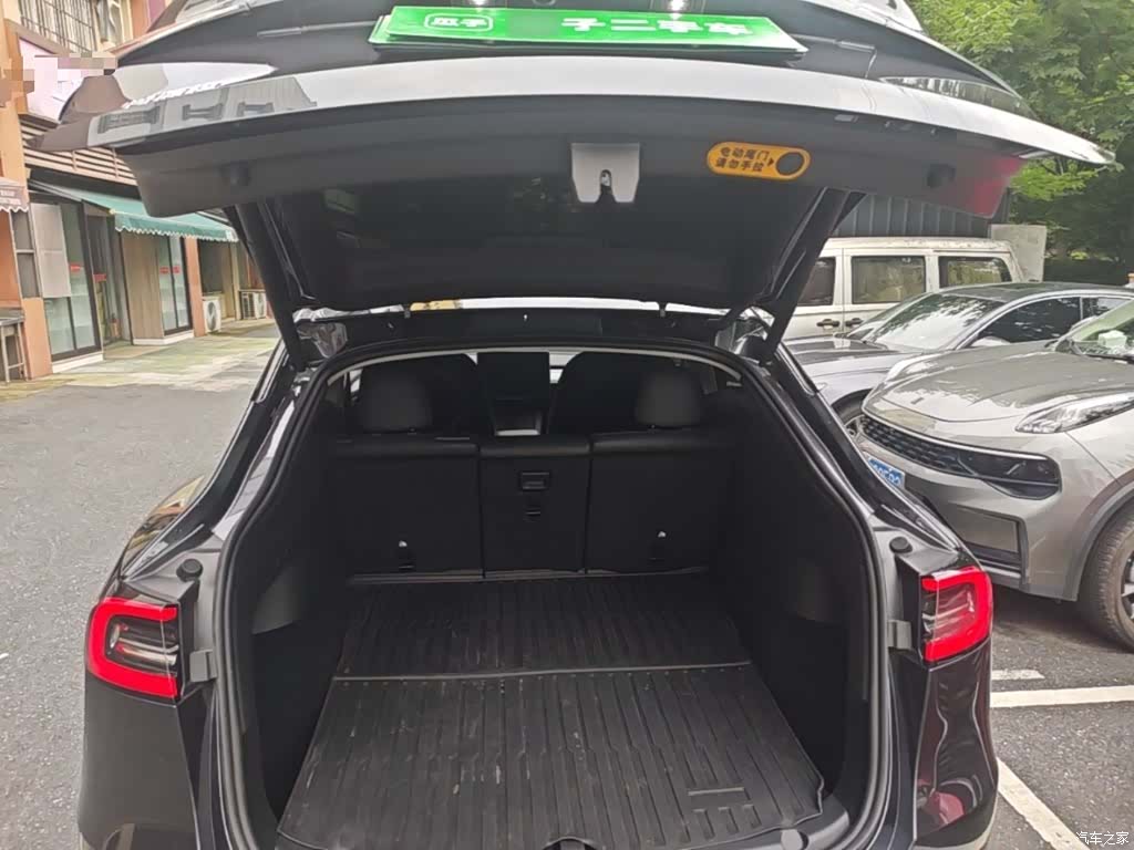 Tesla Model Y, 2024 19