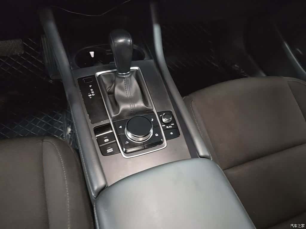 Mazda Mazda3, 2022 14