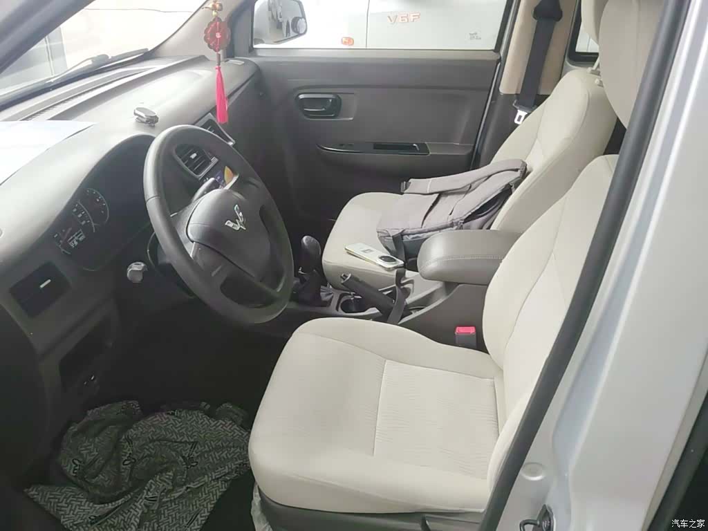 Wuling V, 2017 15