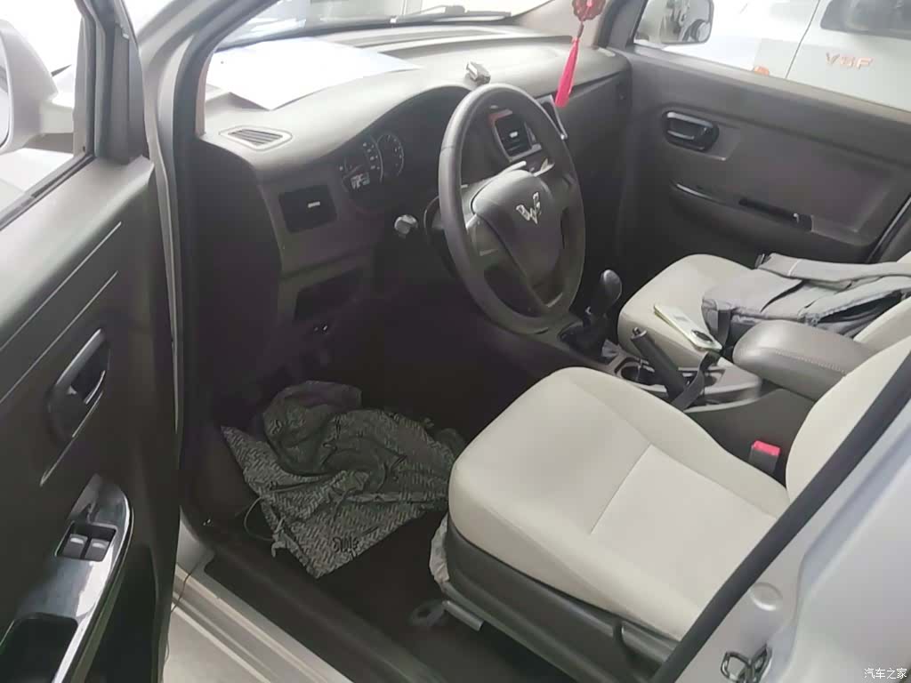 Wuling V, 2017 16