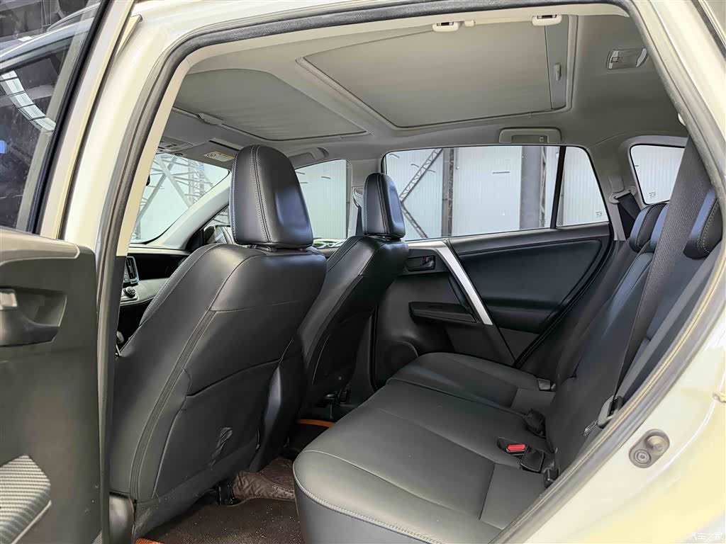 Toyota RAV4, 2016 11