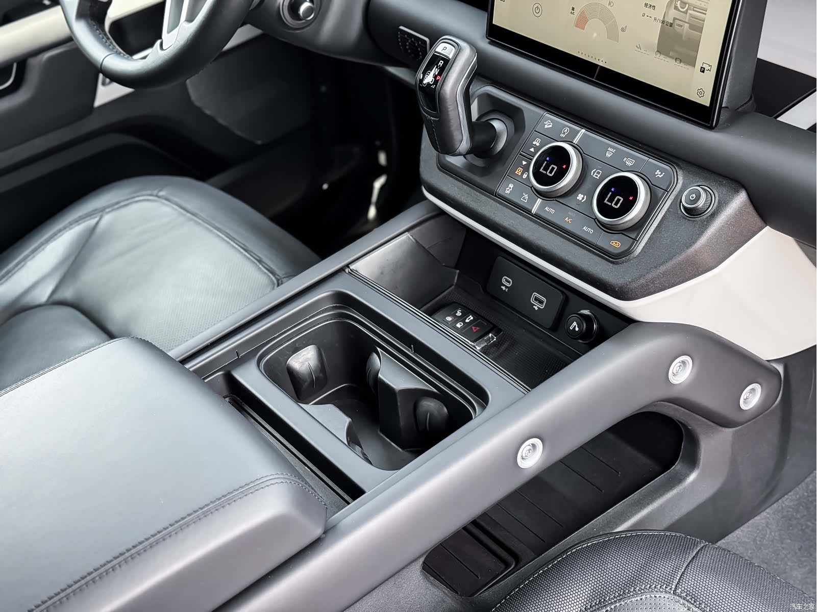 Land Rover Defender, 2024 11